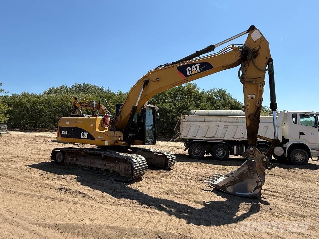 CAT 320 D حفارات زحافة