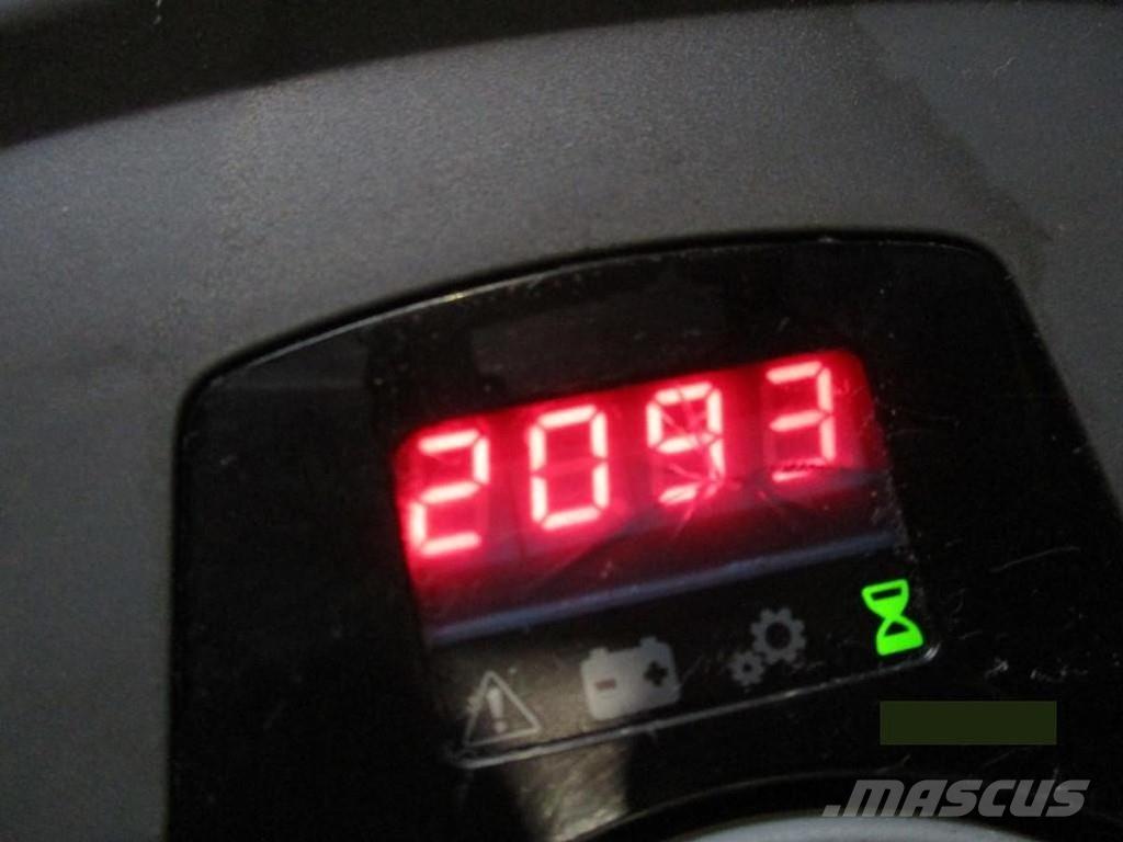 Toyota LPE200 رافعة منخفضة المستوى ذات منصة