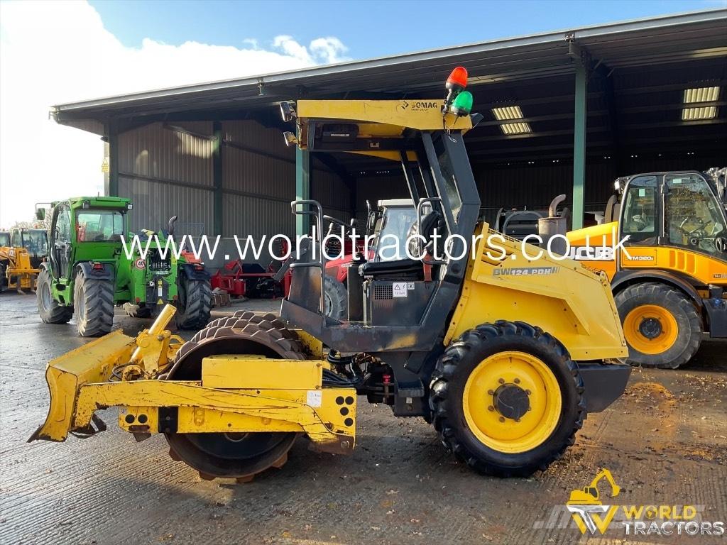 Bomag BW 124 P D مداحل أحادية الأسطوانة