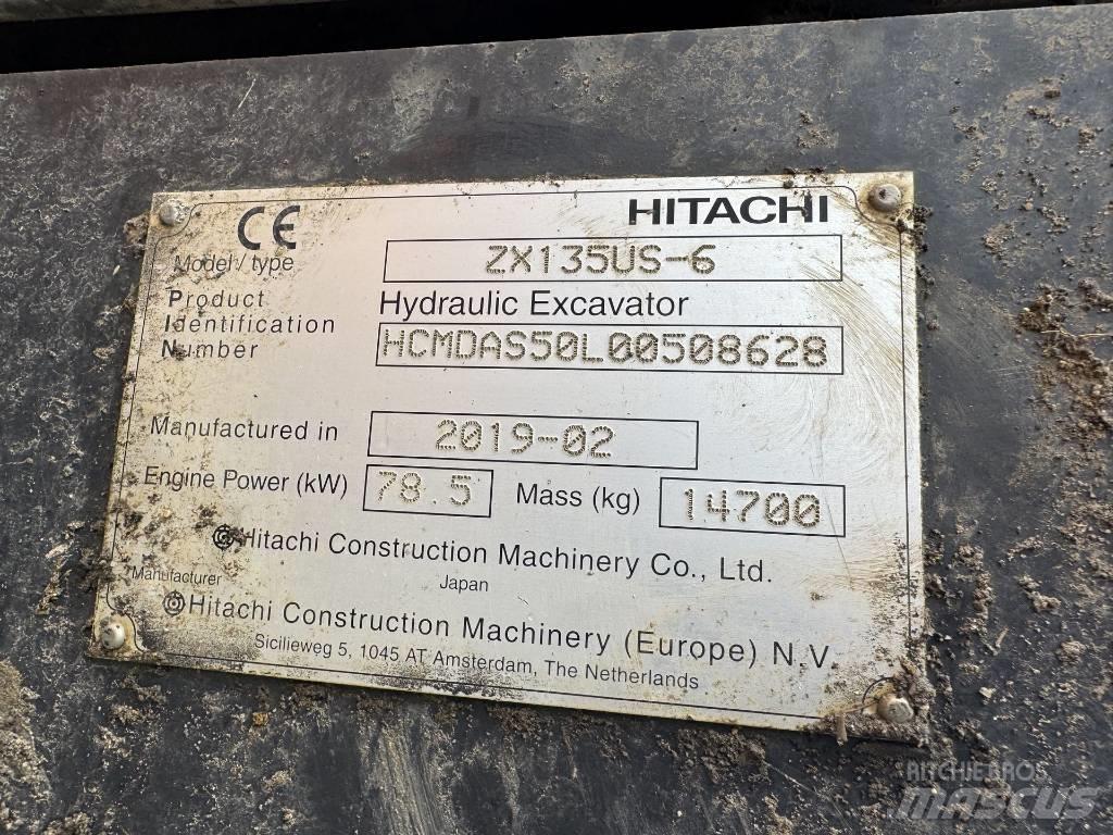 Hitachi ZX 135 US-6 حفارات زحافة