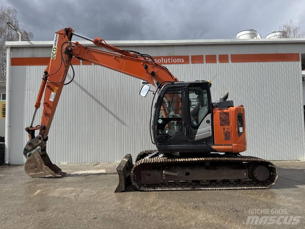 Hitachi ZX 135 US-6 حفارات زحافة