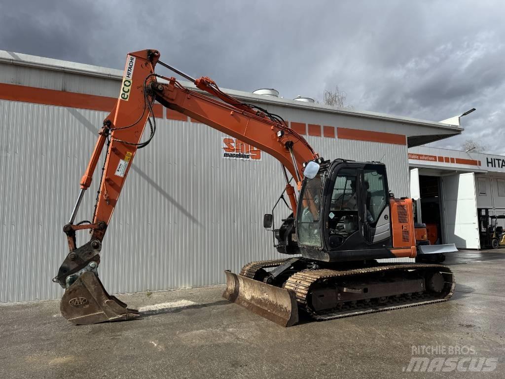 Hitachi ZX 135 US-6 حفارات زحافة
