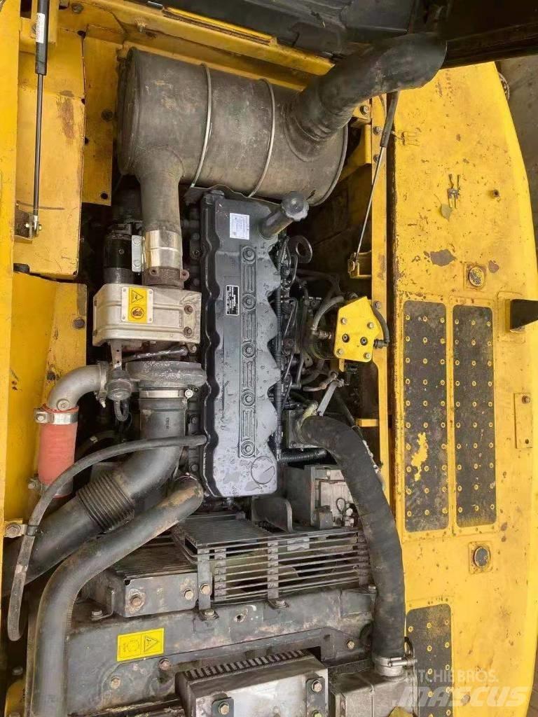 Komatsu pc220-8 حفارات زحافة