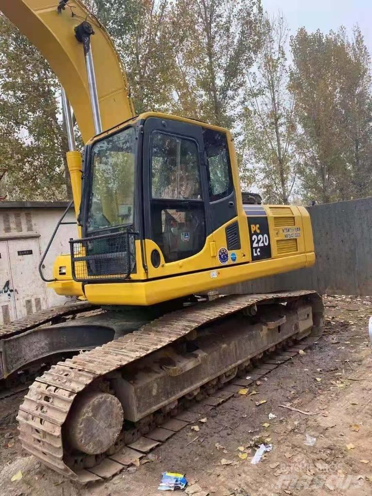 Komatsu pc220-8 حفارات زحافة
