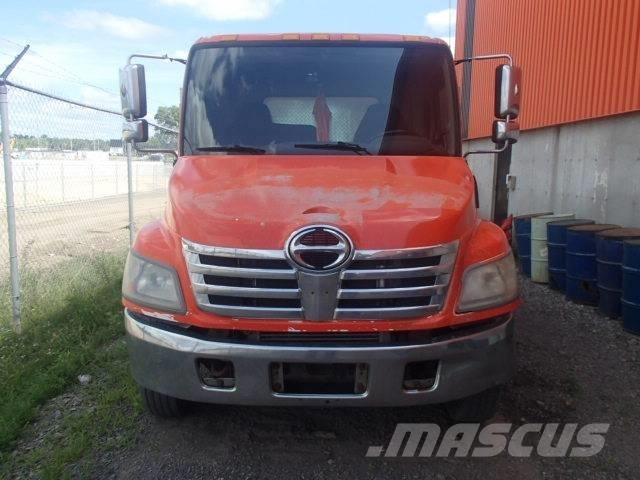 Hino 185 شاحنات مسطحة/مفصلية الجوانب