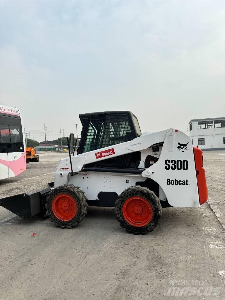 Bobcat S 300 لوادر انزلاقية التوجيه