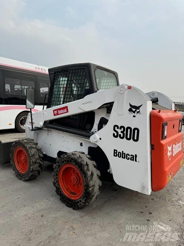 Bobcat S 300 لوادر انزلاقية التوجيه