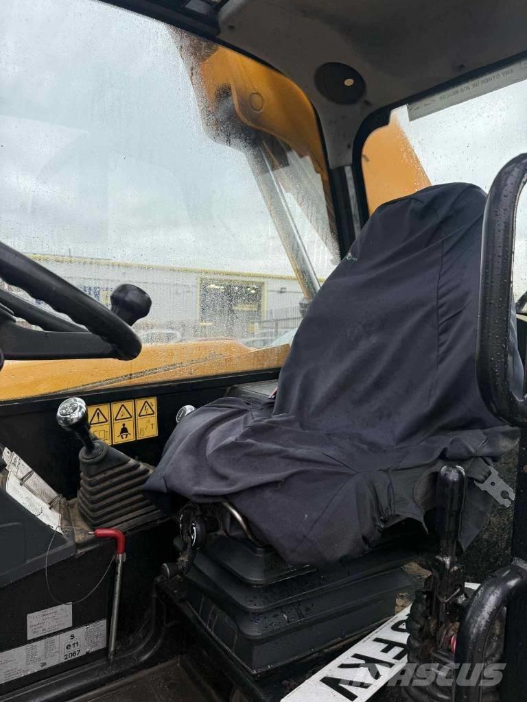 JCB 531-70 مناولات متداخلة