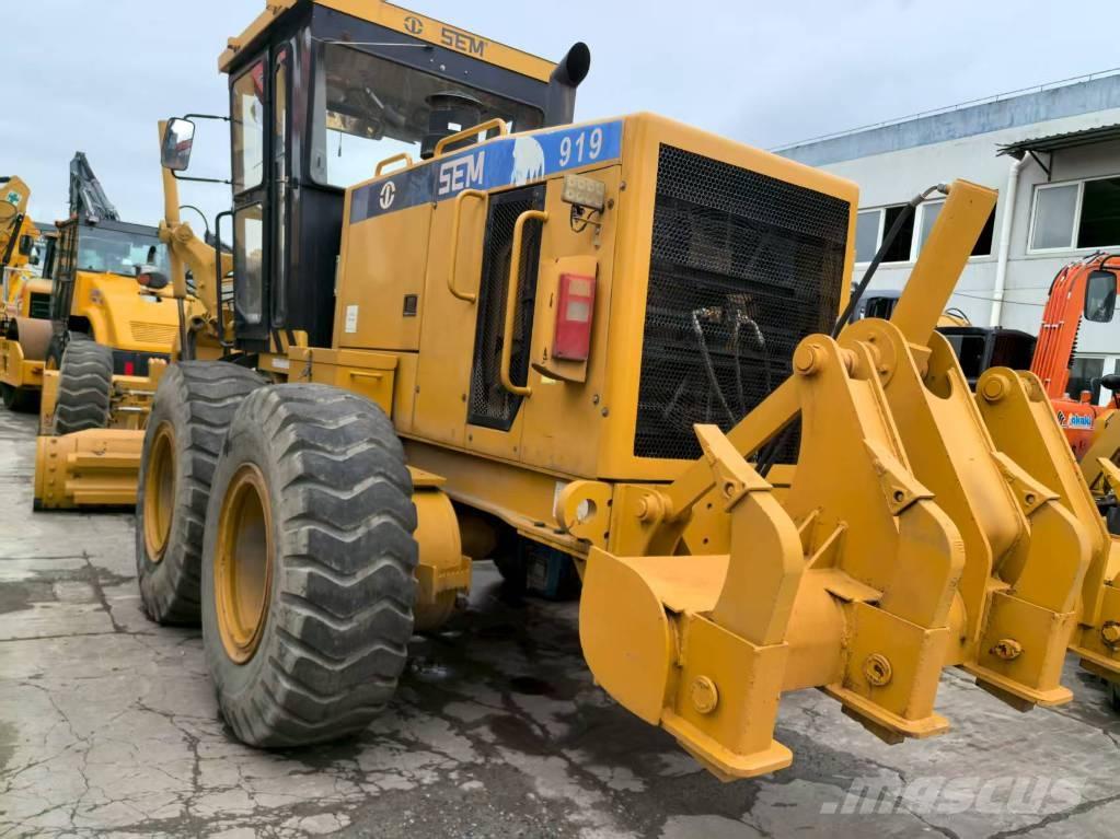 SEM 919 معدات تمهيد الطرق