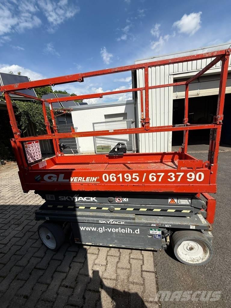 SkyJack SJ 3220 رافعات مقصية الشكل