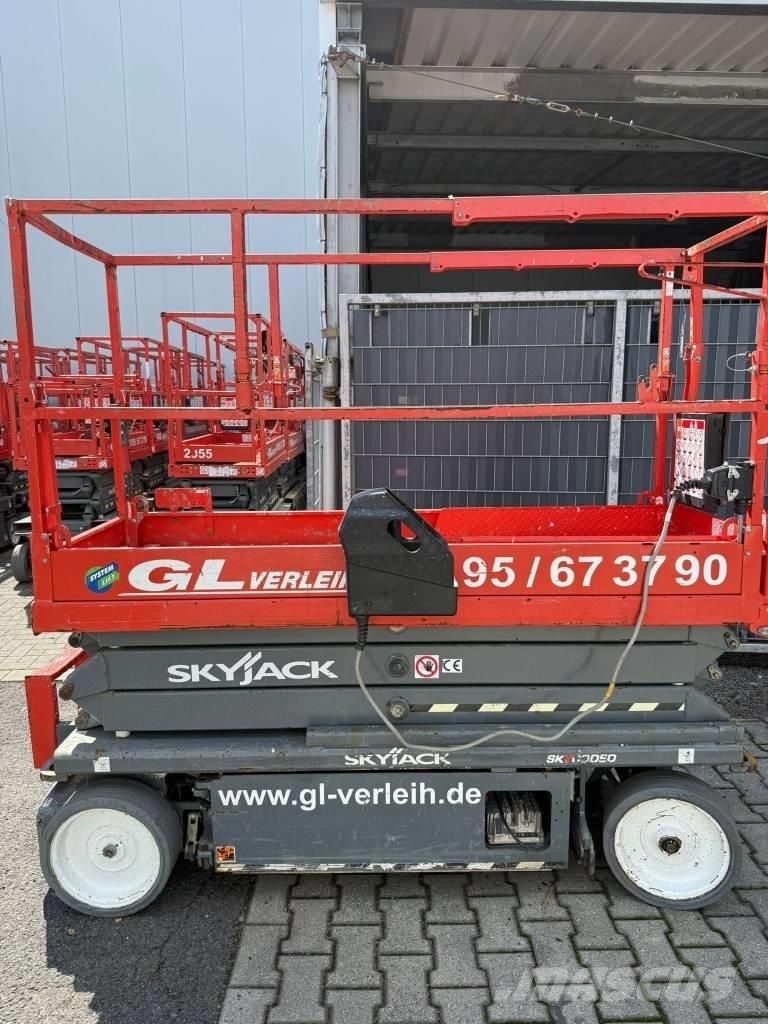 SkyJack SJ 3220 رافعات مقصية الشكل