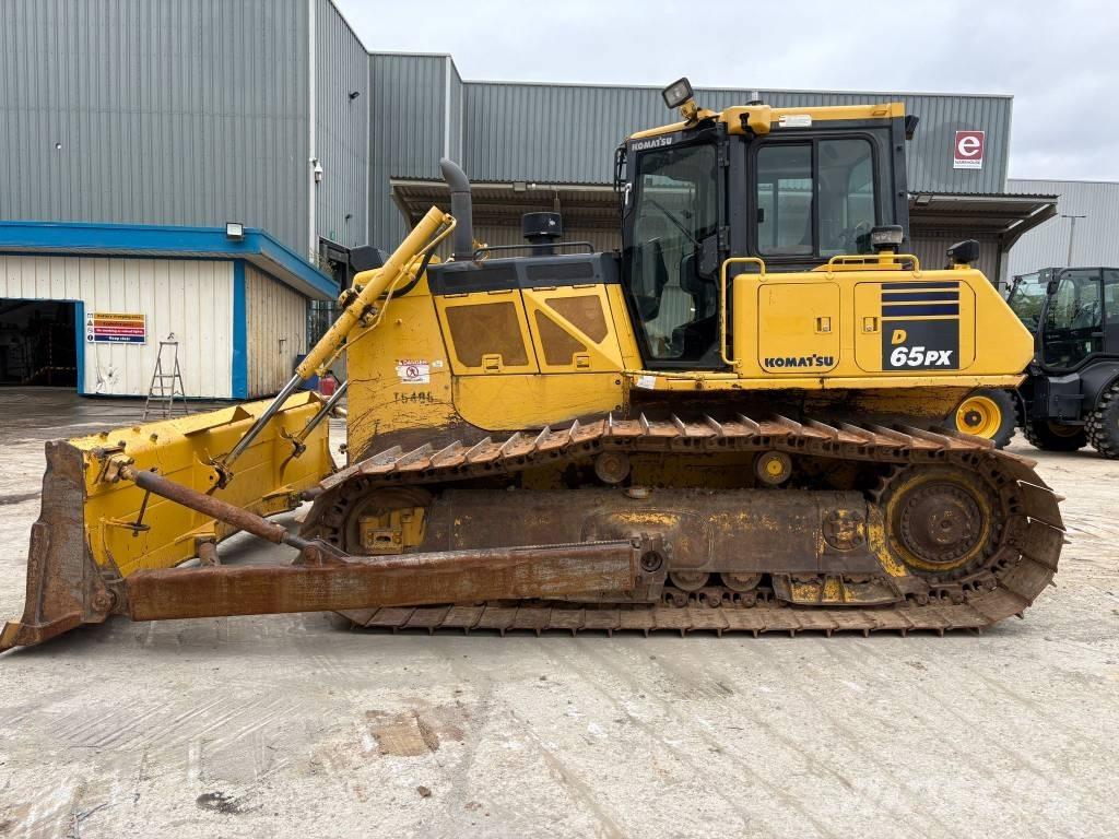 Komatsu D65PX-18 بلدوزرات مجنزرة
