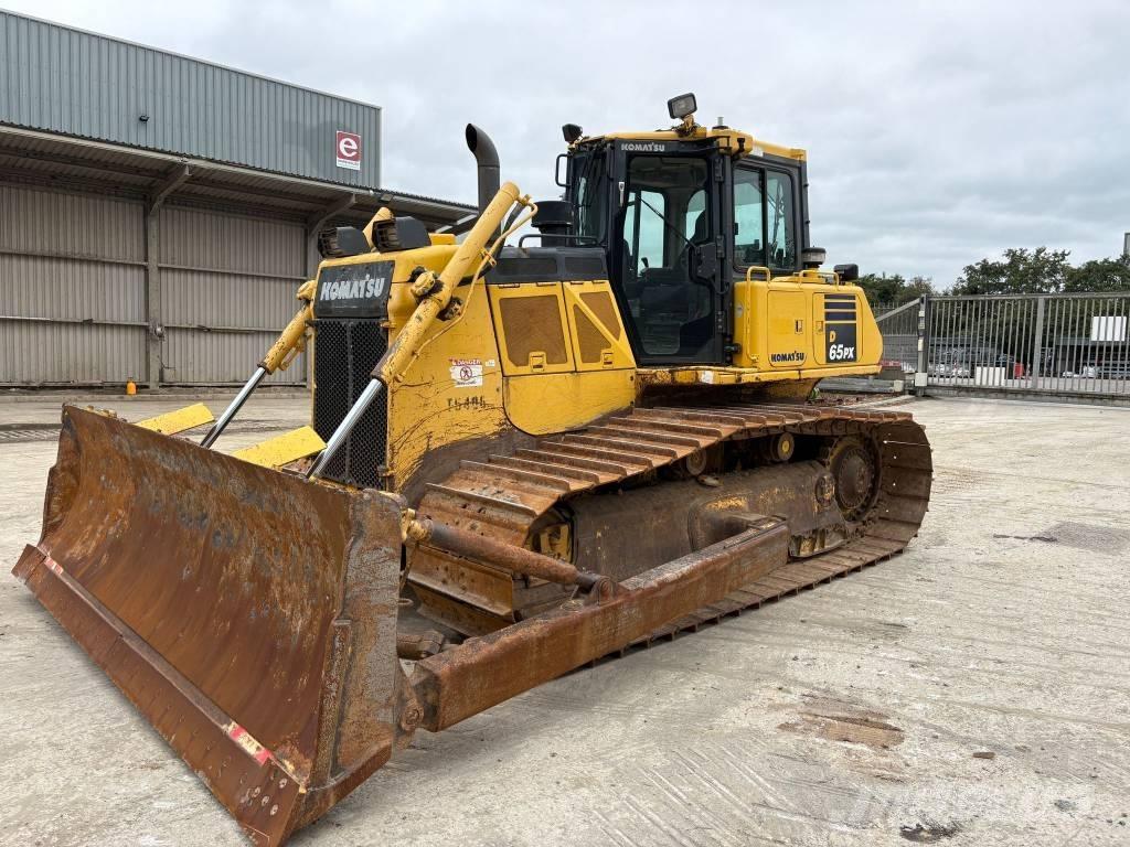 Komatsu D65PX-18 بلدوزرات مجنزرة