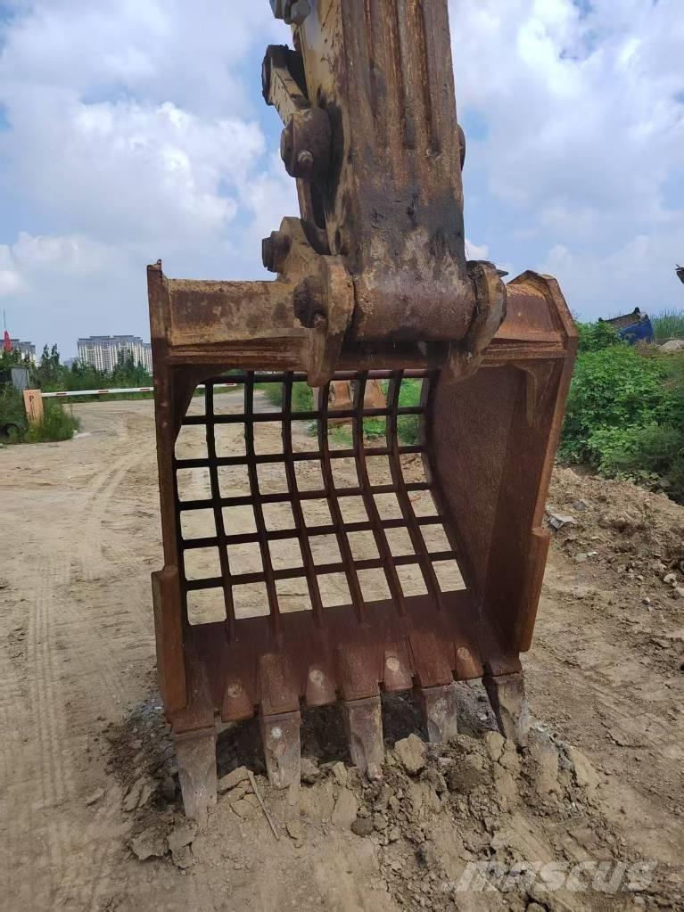 Komatsu PC 360 حفارات زحافة