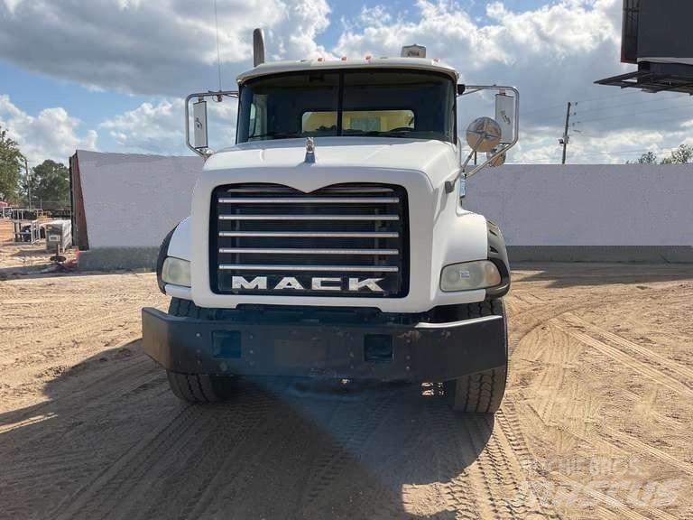 Mack CTP 713 B شاحنات أخرى