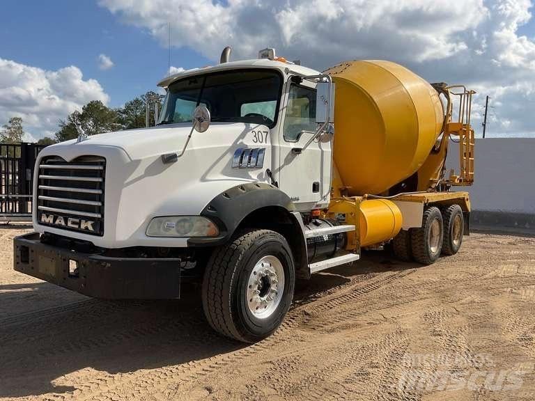 Mack CTP 713 B شاحنات أخرى