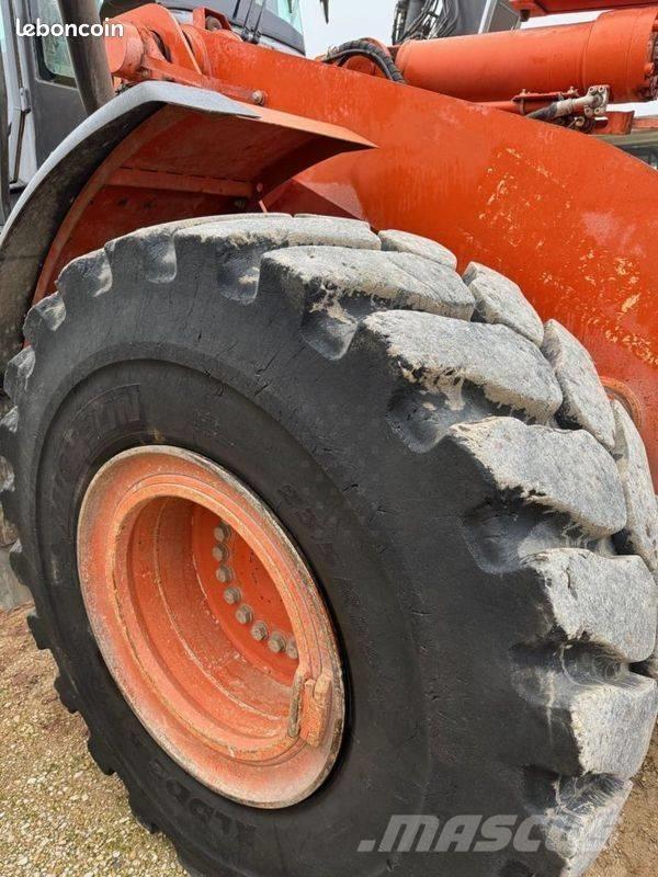 Hitachi ZW 250 لوادر بعجل