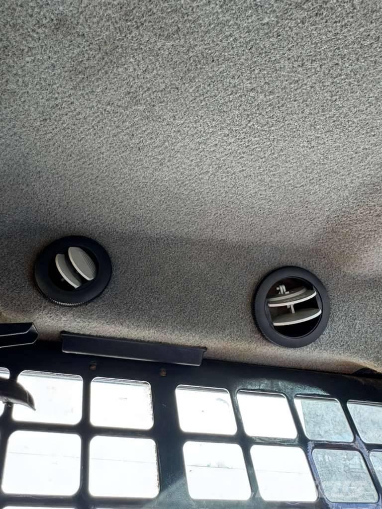 Bobcat T 550 لوادر انزلاقية التوجيه