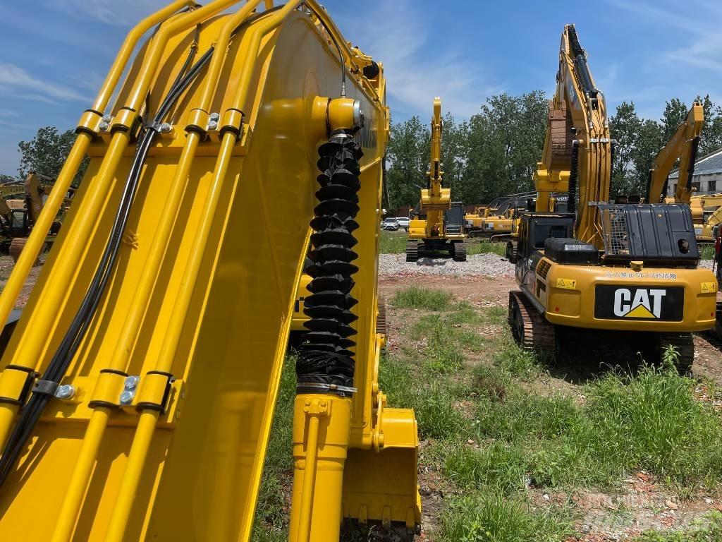 Komatsu PC 220 حفارات زحافة