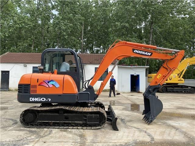 Doosan DX60 حفارات زحافة