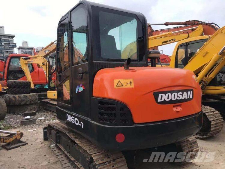 Doosan DX60 حفارات زحافة