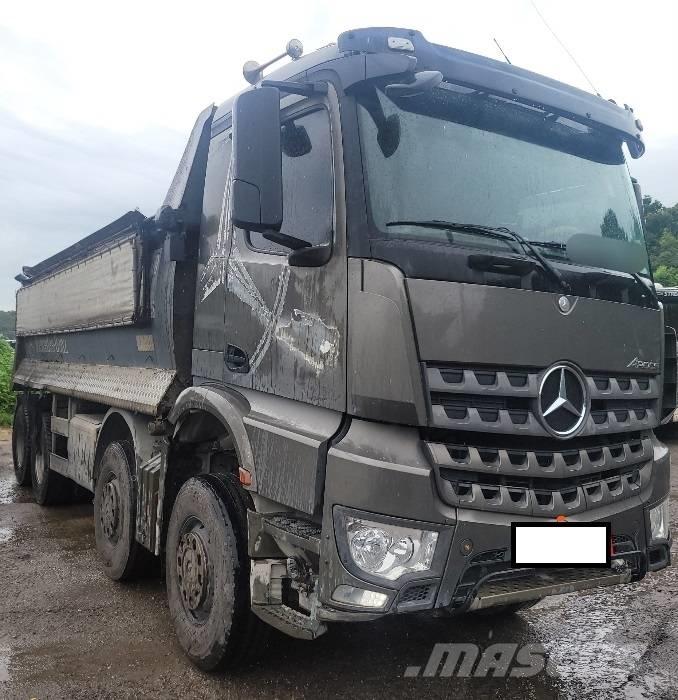 Mercedes-Benz 3951K عربات نقل قلابة للمواقع