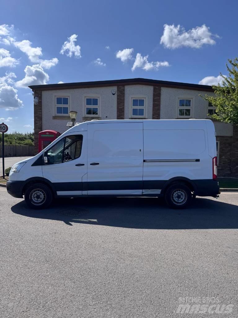 Ford Transit 350 شاحنة مقفلة