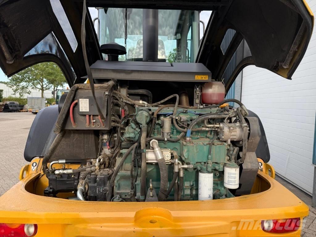 Volvo L45F TP لوادر بعجل