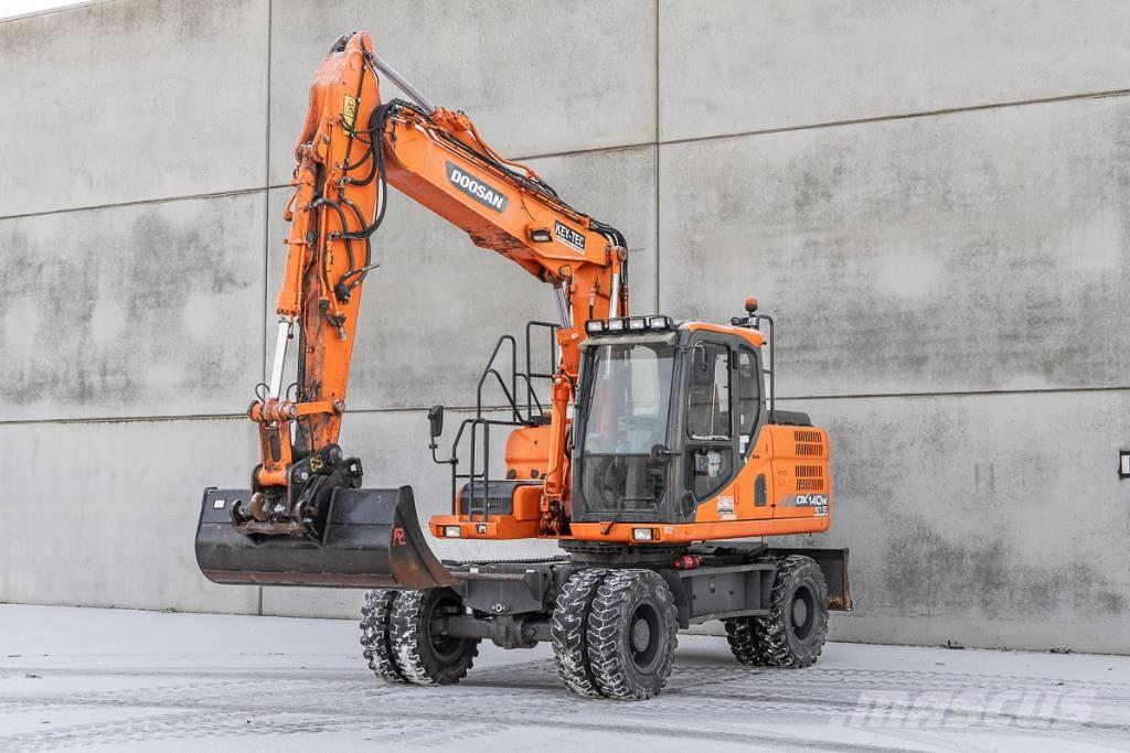 Doosan DX 140 W-3 حفارات بعجل