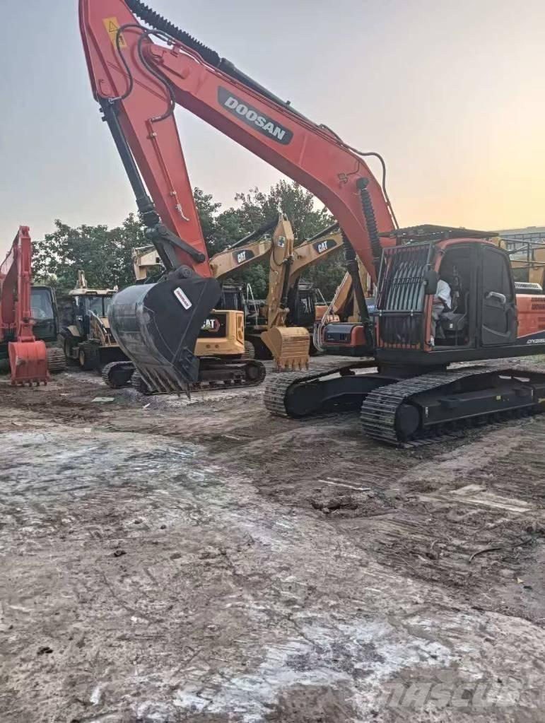 Doosan DX 225 لوادر بعجل