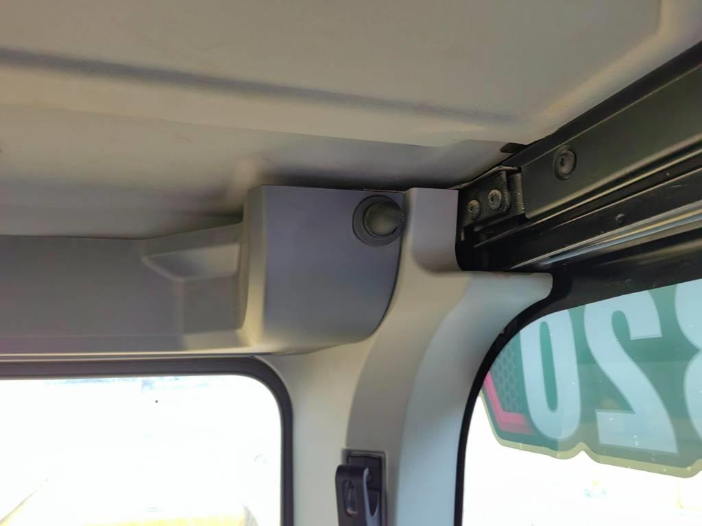 CAT 320 حفارات زحافة