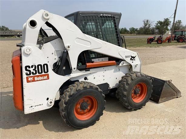 Bobcat S 300 لوادر انزلاقية التوجيه