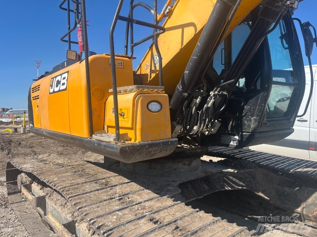 JCB JS 220 LC حفارات زحافة