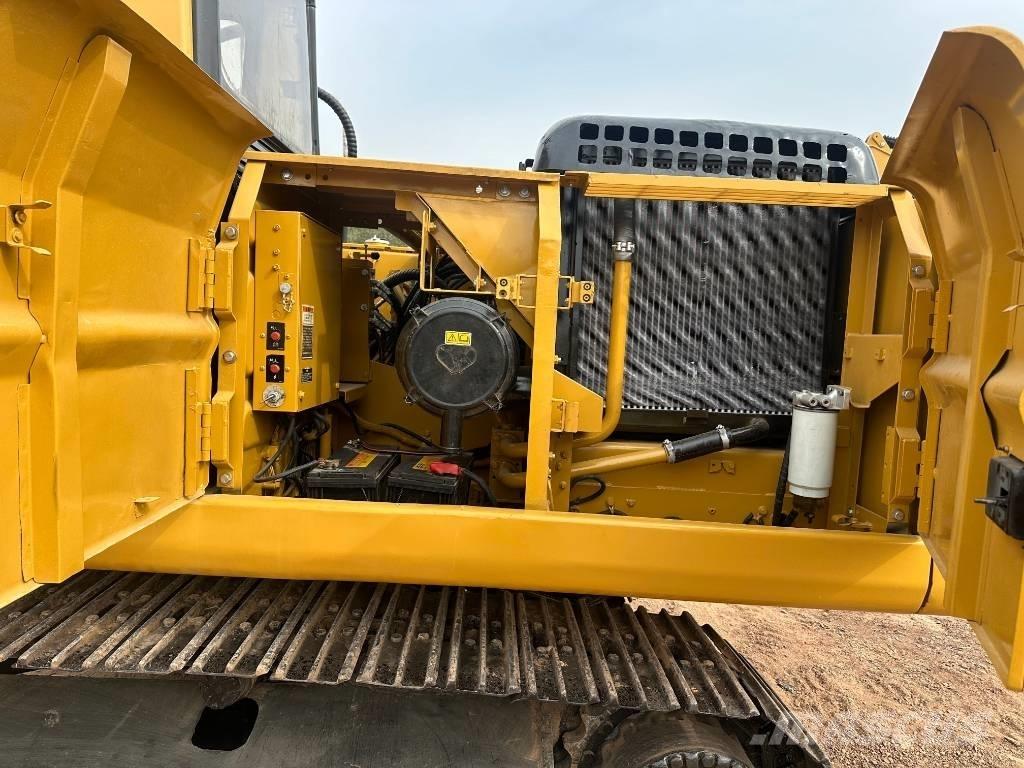 CAT 320 B حفارات زحافة