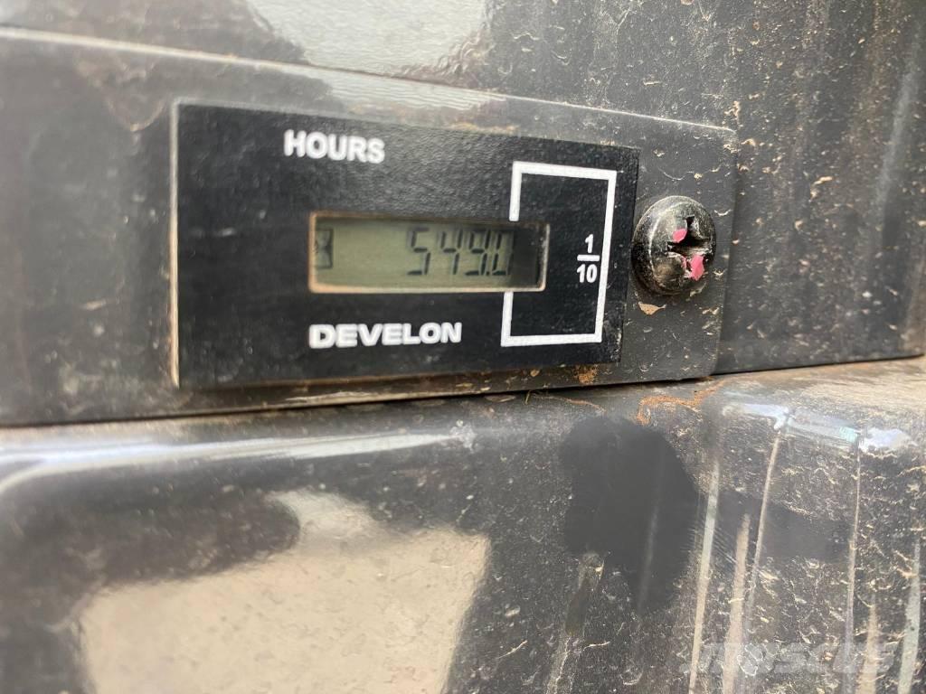 Develon DX 27 Z-7 حفارات صغيرة أقل من 7 طن (حفارات صغيرة)