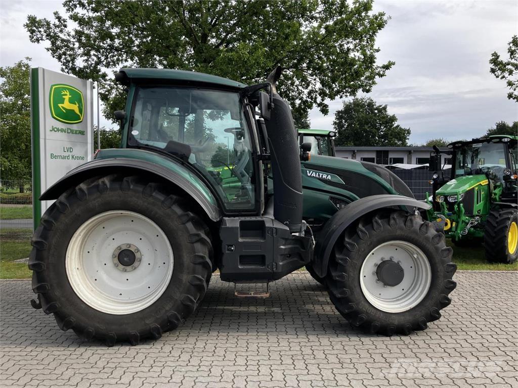 Valtra T174 Versu الجرارات