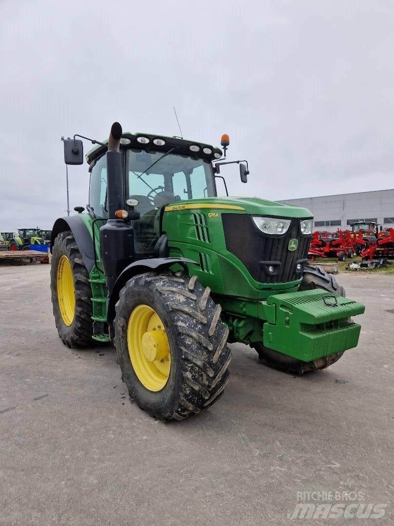 John Deere 6215 R الجرارات