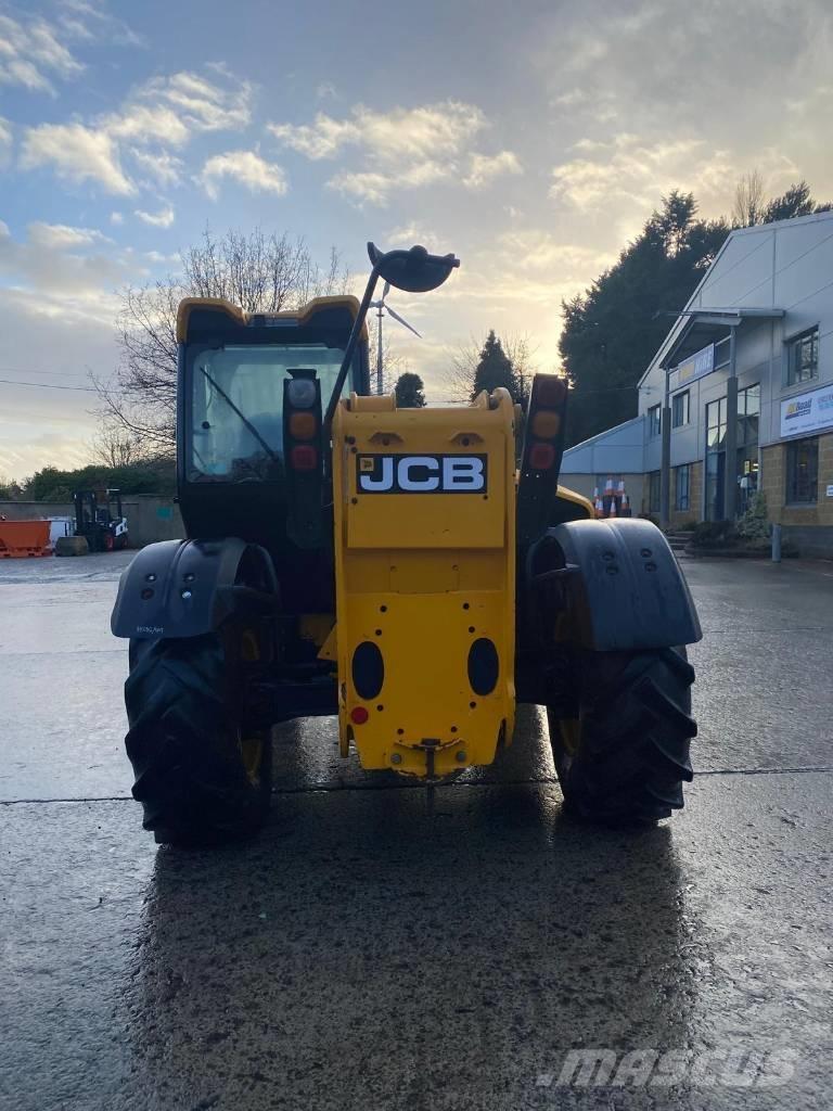 JCB 535-95 مناولات متداخلة