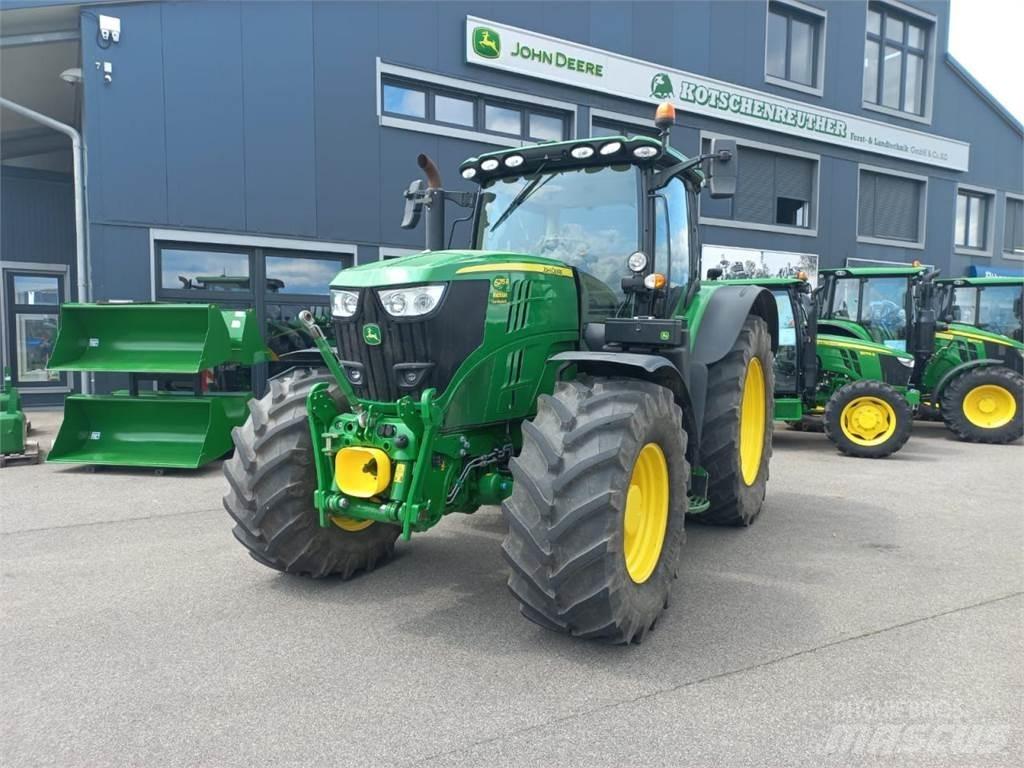 John Deere 6215R الجرارات