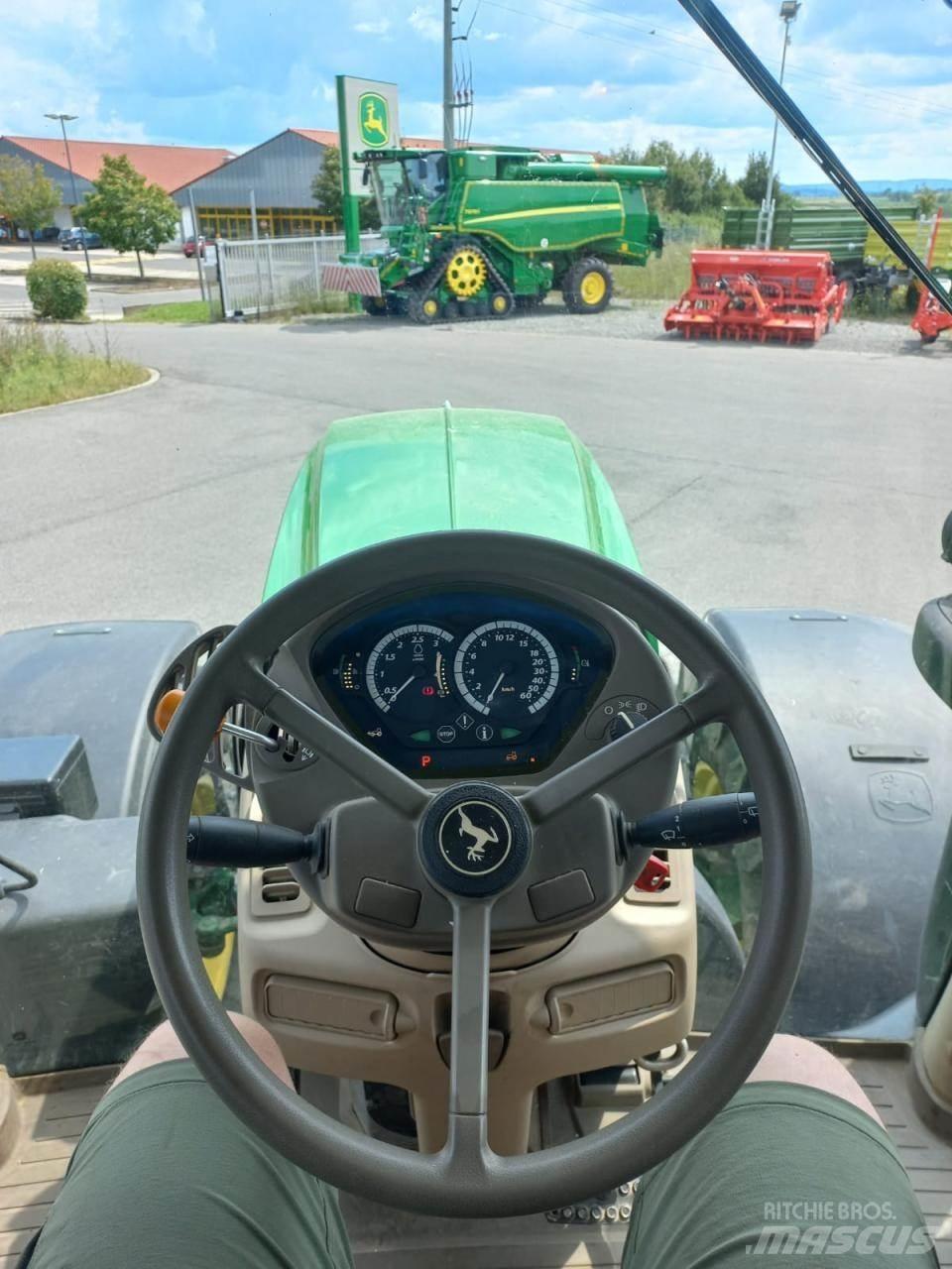 John Deere 6215R الجرارات