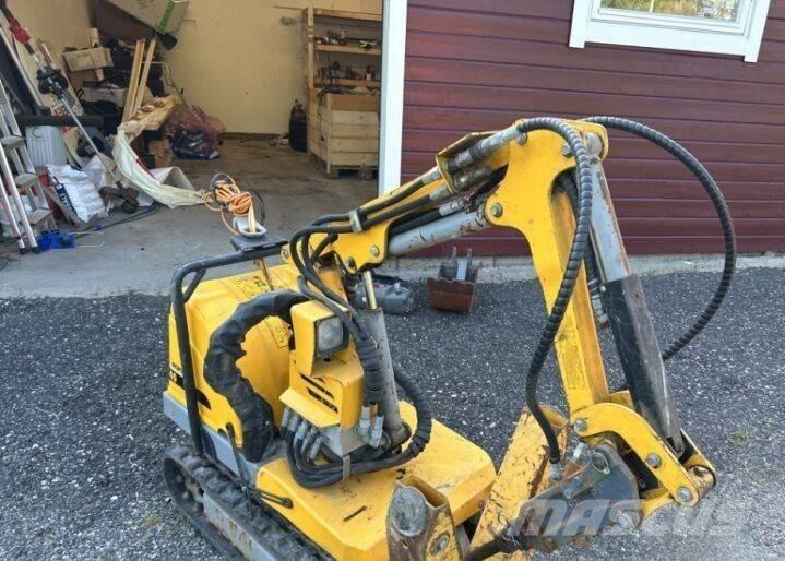 Brokk 40 حفارات هدم