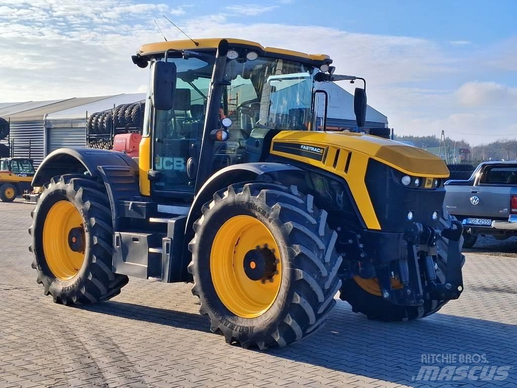 JCB Fastrac 4220 الجرارات