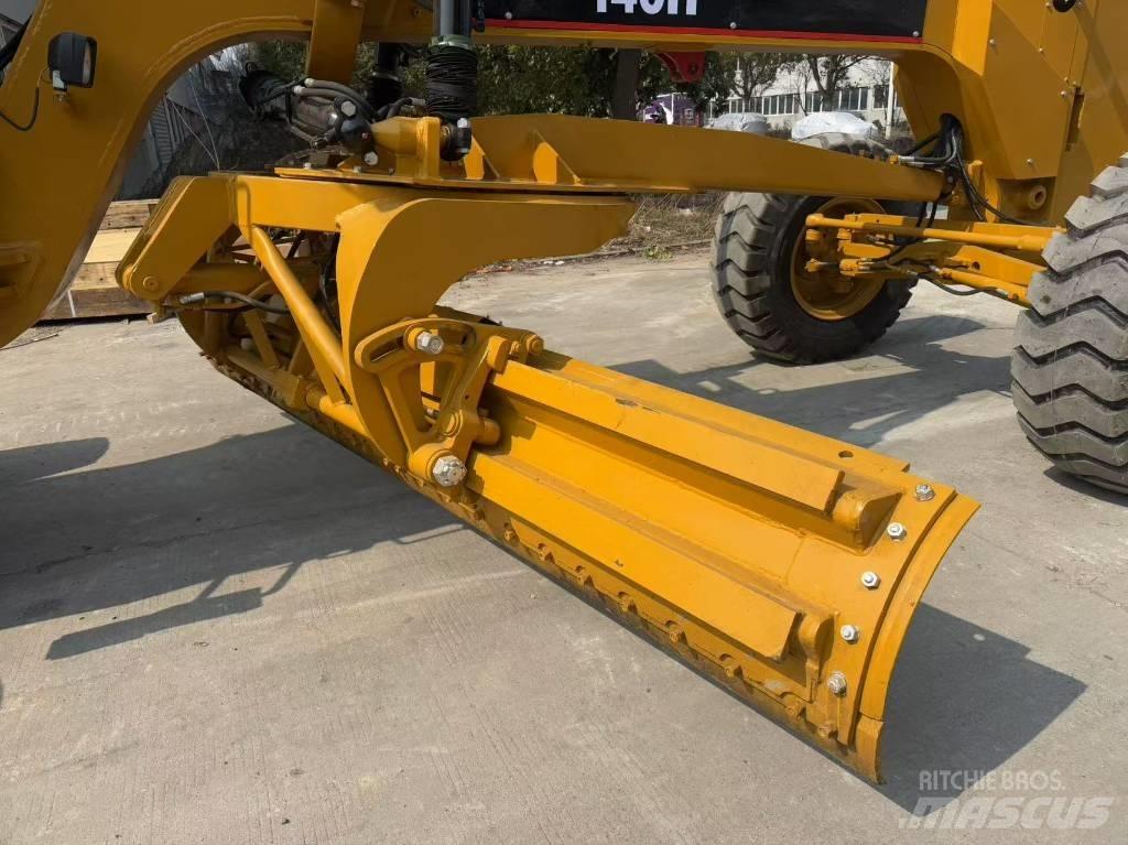 CAT 140H معدات تمهيد الطرق
