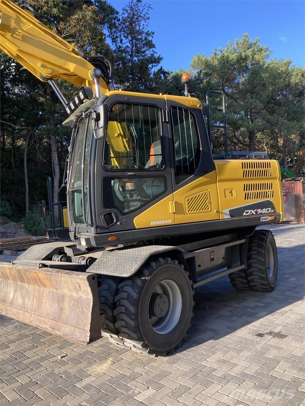 Doosan DX140W-5 حفارات بعجل