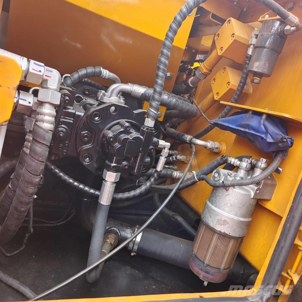 Sany SY 135 C حفارات زحافة