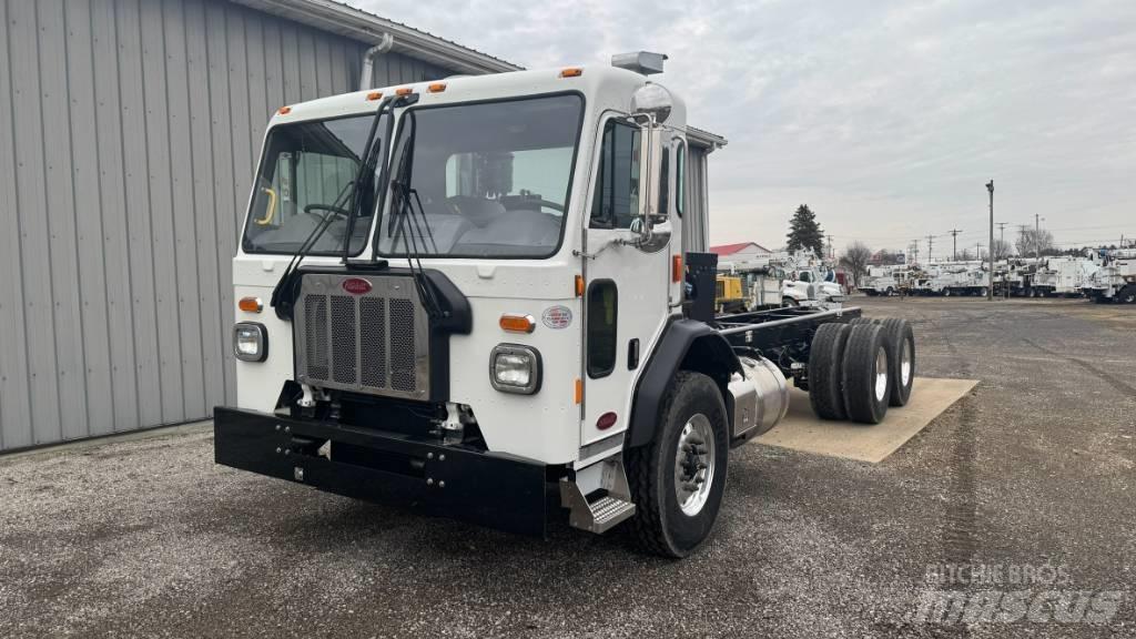 Peterbilt PB520 شاحنات بمقصورة وهيكل