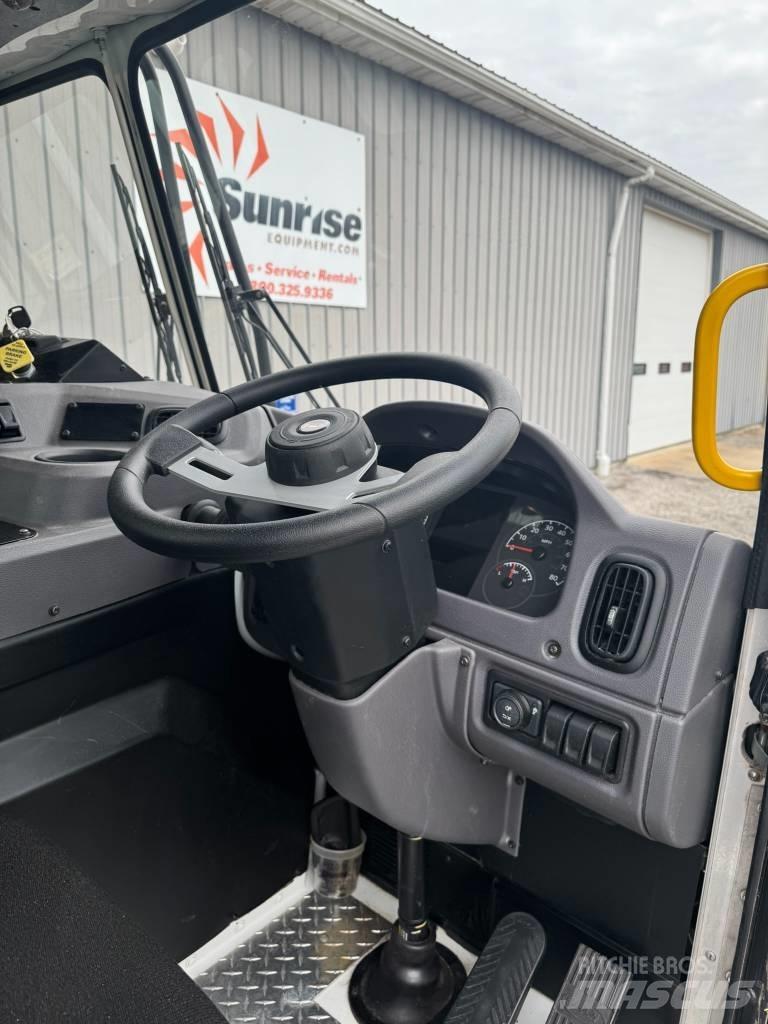 Peterbilt PB520 شاحنات بمقصورة وهيكل