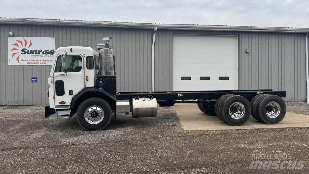 Peterbilt PB520 شاحنات بمقصورة وهيكل