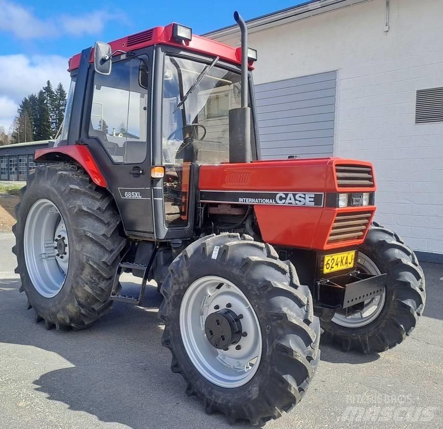 Case IH 685 XL الجرارات