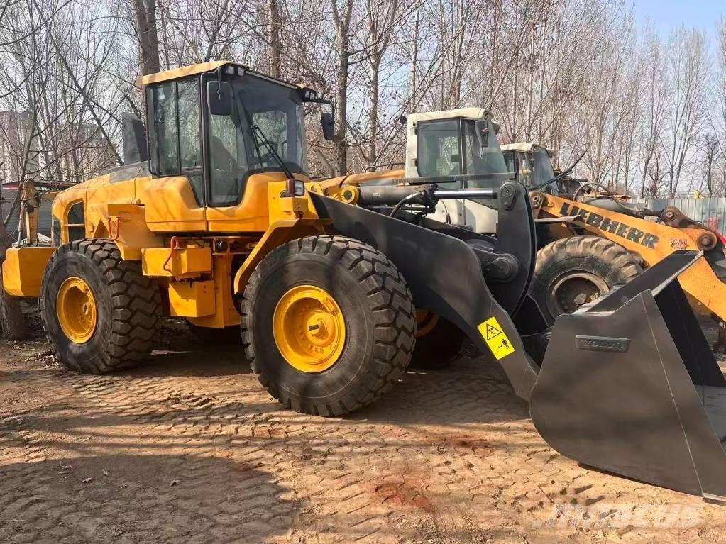 Volvo L 120 لوادر بعجل